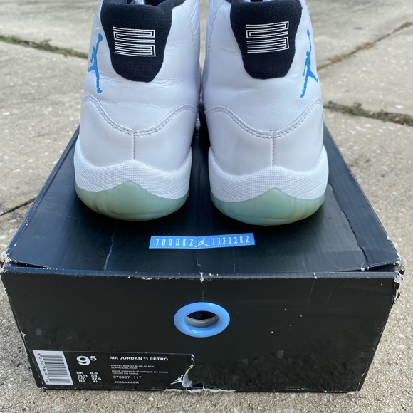 Jordan 11 Retro "Legend Blue" Size 9.5 - Picture 6 of 7